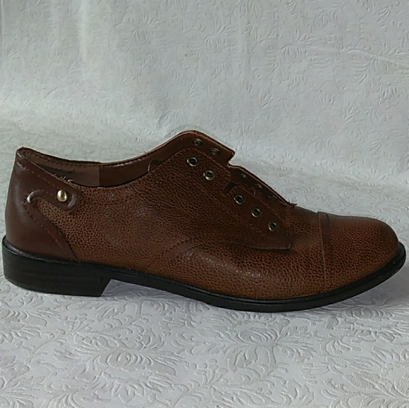 BCBGeneration Bedford Brown LaceLess SlipOn Oxford - Picture 2 of 8